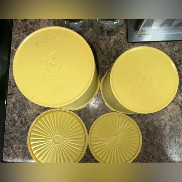 Vintage authentic Tupperware flour containers - Picture 4 of 4